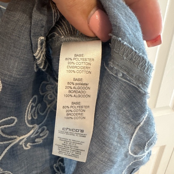 Chicos Embroidered Chambray Tunic Top Size 3 US XL Blue Women Floral Boho Artsy - Picture 3 of 5